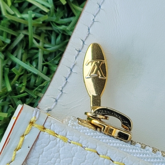 LOUIS VUITTON Continental Cream Wallet - Picture 8 of 16